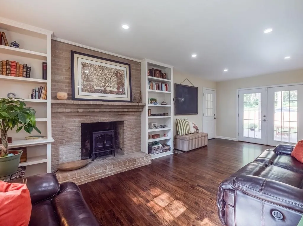 6560 Wright Road, Sandy Springs, Georgia 30328, 4 Bedrooms Bedrooms, ,2 BathroomsBathrooms,Residential,Sold,6560 Wright Road,6072440