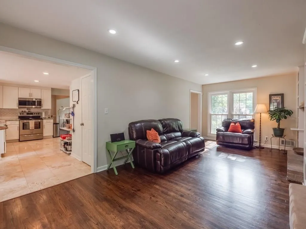 6560 Wright Road, Sandy Springs, Georgia 30328, 4 Bedrooms Bedrooms, ,2 BathroomsBathrooms,Residential,Sold,6560 Wright Road,6072440