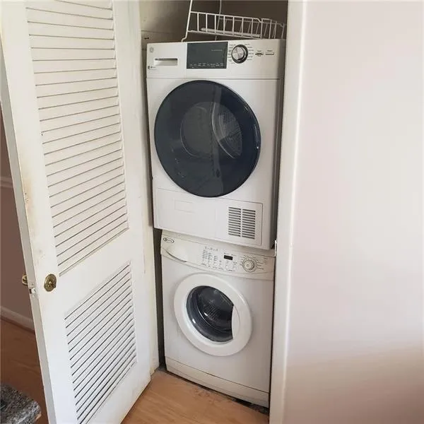 4282 Roswell Road Ne Unit G2, Atlanta, Georgia 30342, 2 Bedrooms Bedrooms, ,2 BathroomsBathrooms,Residential,For Sale,4282 Roswell Road Ne Unit G2,7519677