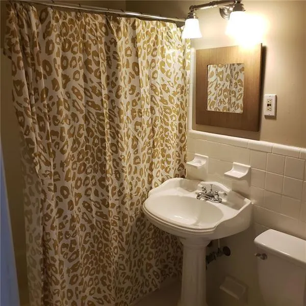4282 Roswell Road Ne Unit G2, Atlanta, Georgia 30342, 2 Bedrooms Bedrooms, ,2 BathroomsBathrooms,Residential,For Sale,4282 Roswell Road Ne Unit G2,7519677