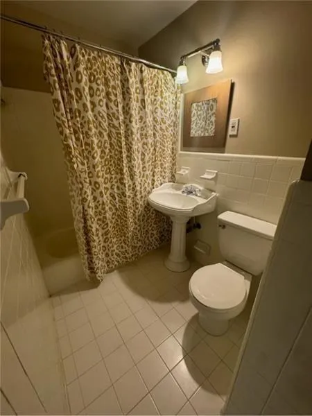 4282 Roswell Road Ne Unit G2, Atlanta, Georgia 30342, 2 Bedrooms Bedrooms, ,2 BathroomsBathrooms,Residential,For Sale,4282 Roswell Road Ne Unit G2,7519677