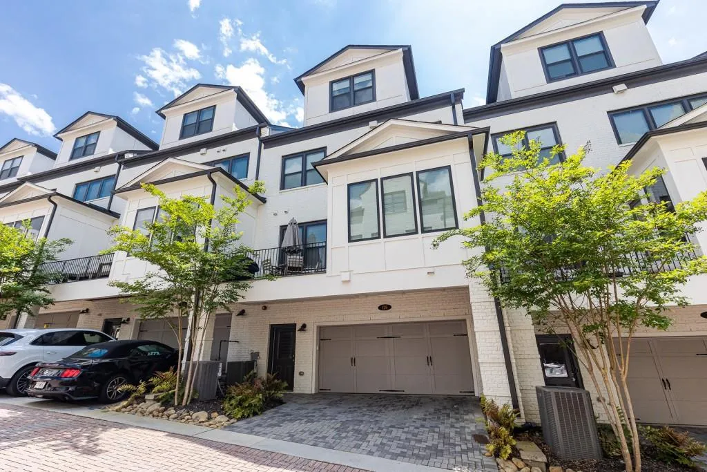 126 W Wieuca Road Ne, Atlanta, Georgia 30342, 4 Bedrooms Bedrooms, ,4 BathroomsBathrooms,Residential,Sold,126 W Wieuca Road Ne,7042572