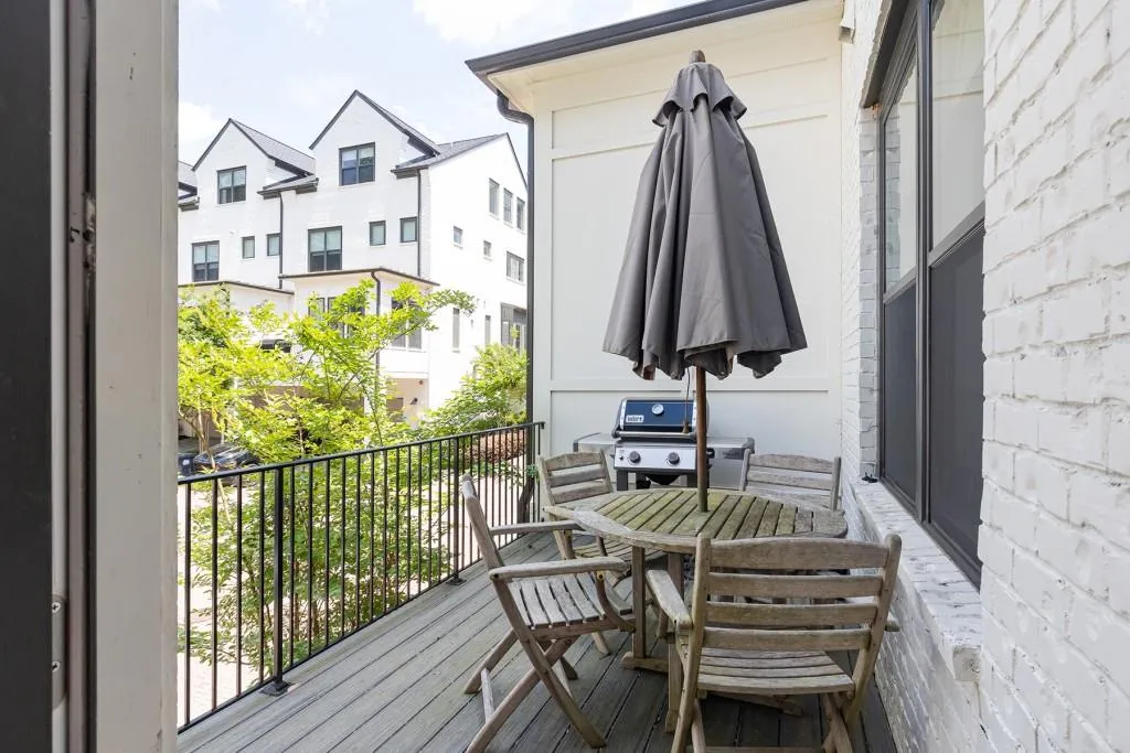 126 W Wieuca Road Ne, Atlanta, Georgia 30342, 4 Bedrooms Bedrooms, ,4 BathroomsBathrooms,Residential,Sold,126 W Wieuca Road Ne,7042572