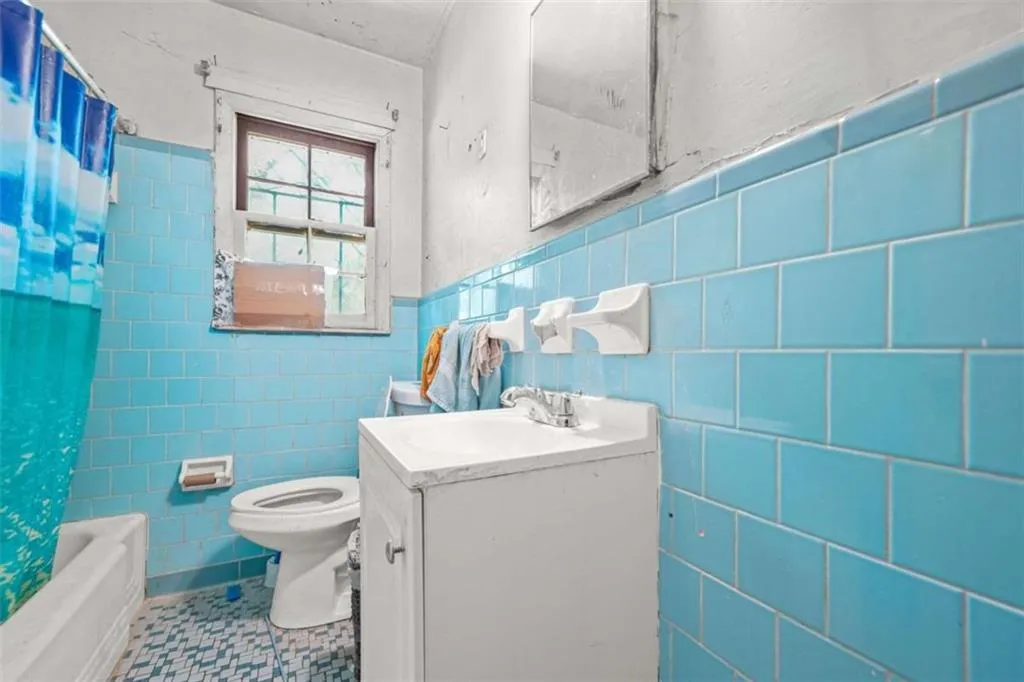 2752 Marco Drive, Atlanta, Georgia 30318, 3 Bedrooms Bedrooms, ,1 BathroomBathrooms,Residential,For Sale,2752 Marco Drive,7625581
