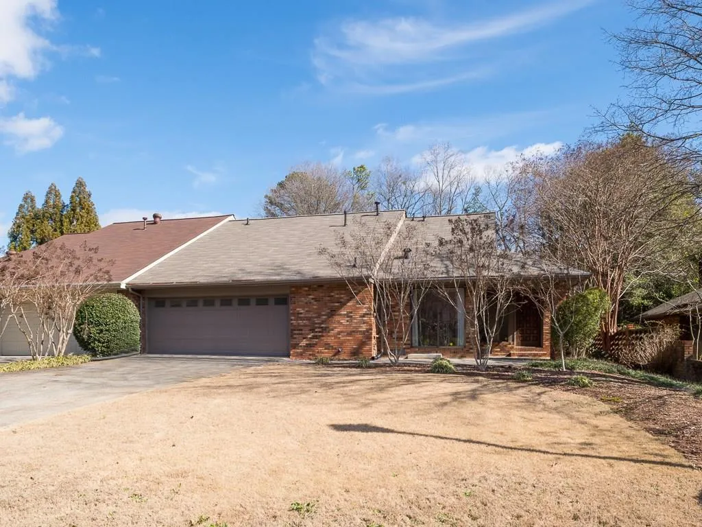 305 Francyne Court Unit 305, Sandy Springs, Georgia 30328, 2 Bedrooms Bedrooms, ,2 BathroomsBathrooms,Residential,Sold,305 Francyne Court Unit 305,5798890