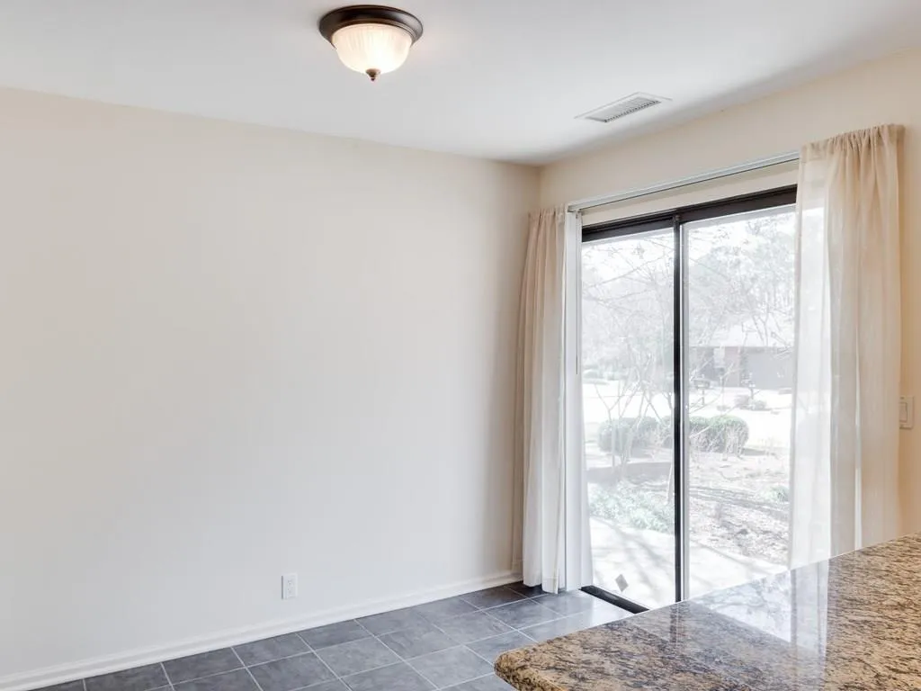 305 Francyne Court Unit 305, Sandy Springs, Georgia 30328, 2 Bedrooms Bedrooms, ,2 BathroomsBathrooms,Residential,Sold,305 Francyne Court Unit 305,5798890