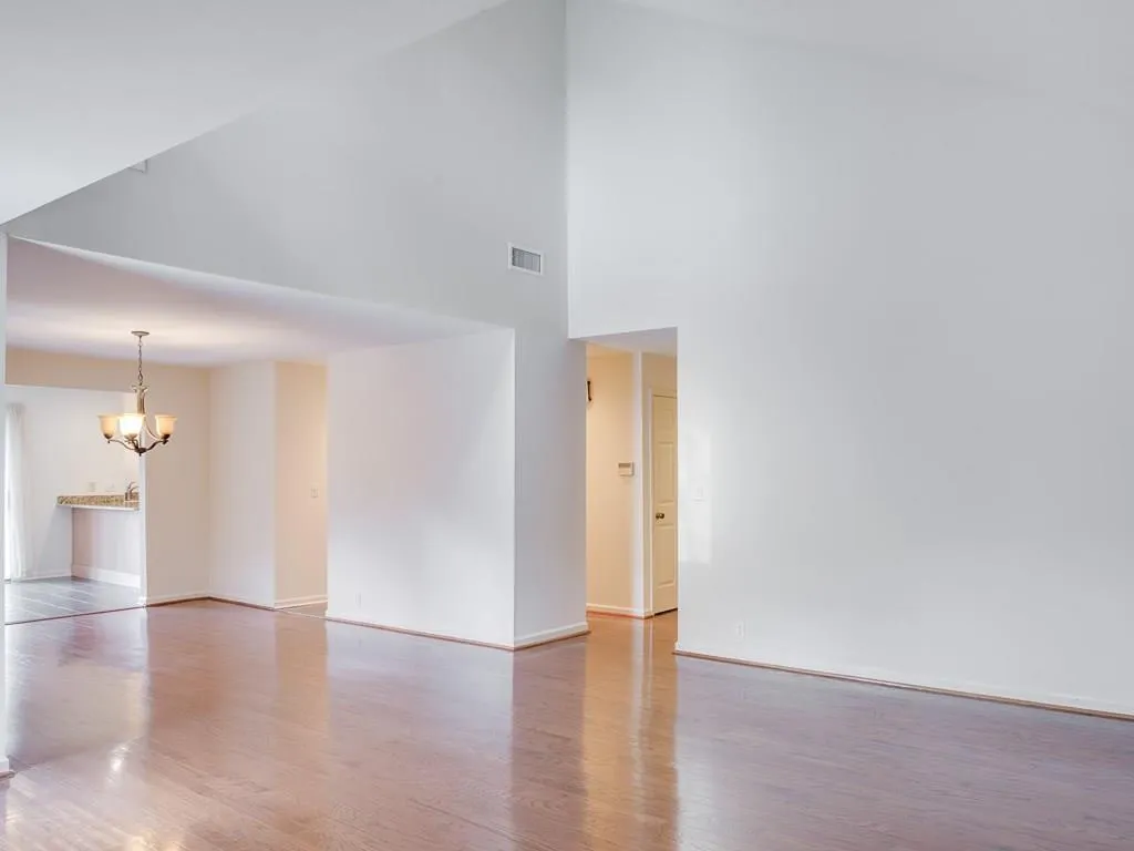 305 Francyne Court Unit 305, Sandy Springs, Georgia 30328, 2 Bedrooms Bedrooms, ,2 BathroomsBathrooms,Residential,Sold,305 Francyne Court Unit 305,5798890