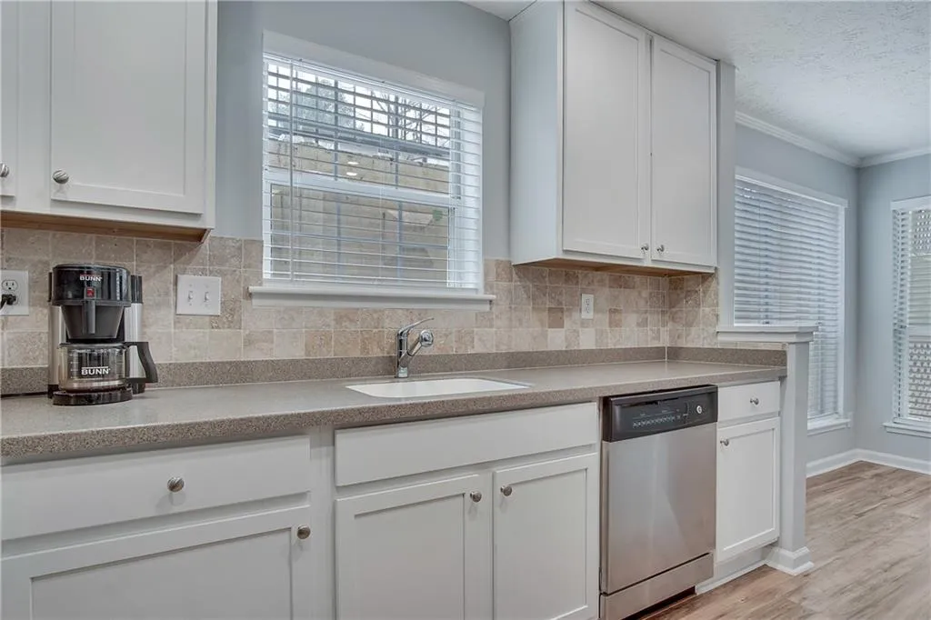 6806 Glenridge Drive Unit A, Sandy Springs, Georgia 30328, 2 Bedrooms Bedrooms, ,2 BathroomsBathrooms,Residential,Sold,6806 Glenridge Drive Unit A,6683433