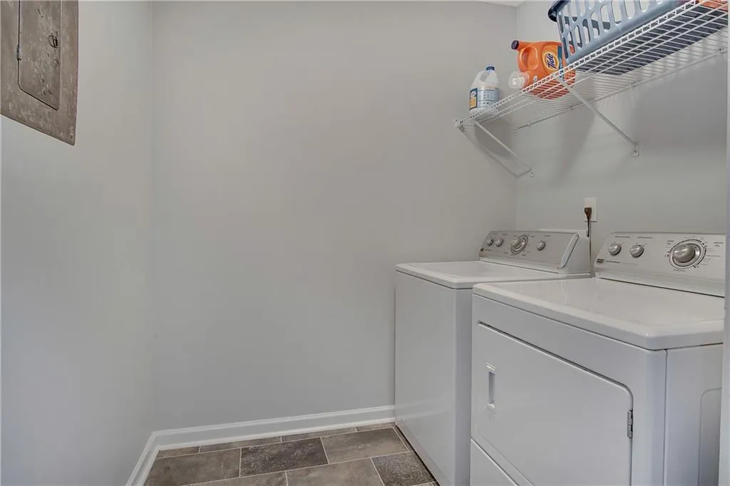 6806 Glenridge Drive Unit A, Sandy Springs, Georgia 30328, 2 Bedrooms Bedrooms, ,2 BathroomsBathrooms,Residential,Sold,6806 Glenridge Drive Unit A,6683433