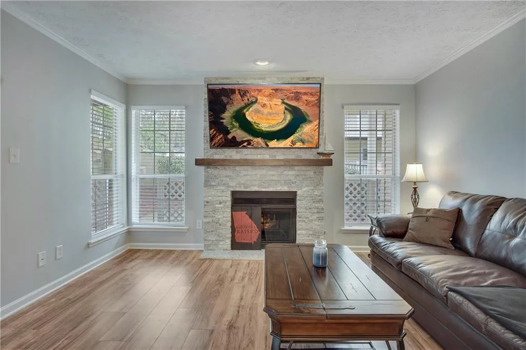 6806 Glenridge Drive Unit A, Sandy Springs, Georgia 30328, 2 Bedrooms Bedrooms, ,2 BathroomsBathrooms,Residential,Sold,6806 Glenridge Drive Unit A,6683433