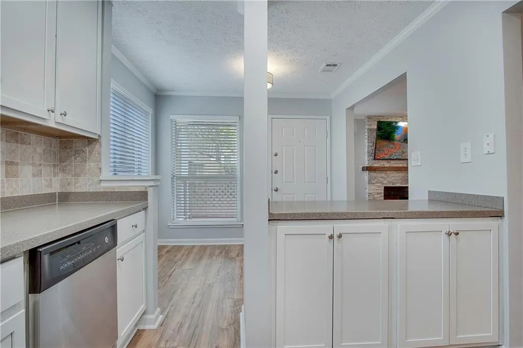 6806 Glenridge Drive Unit A, Sandy Springs, Georgia 30328, 2 Bedrooms Bedrooms, ,2 BathroomsBathrooms,Residential,Sold,6806 Glenridge Drive Unit A,6683433