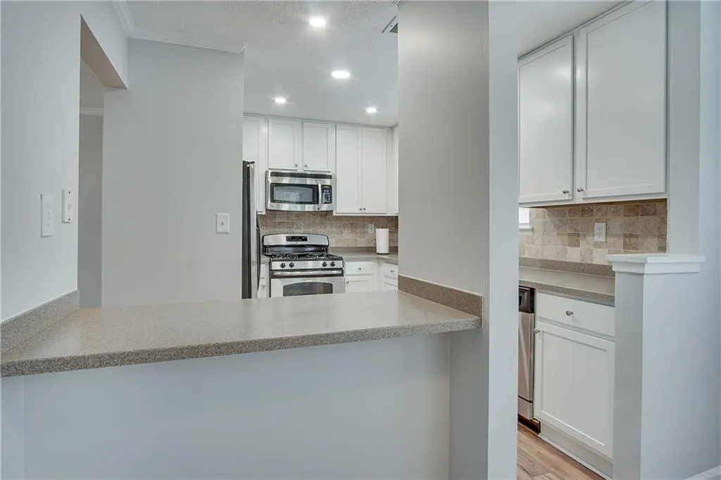 6806 Glenridge Drive Unit A, Sandy Springs, Georgia 30328, 2 Bedrooms Bedrooms, ,2 BathroomsBathrooms,Residential,Sold,6806 Glenridge Drive Unit A,6683433