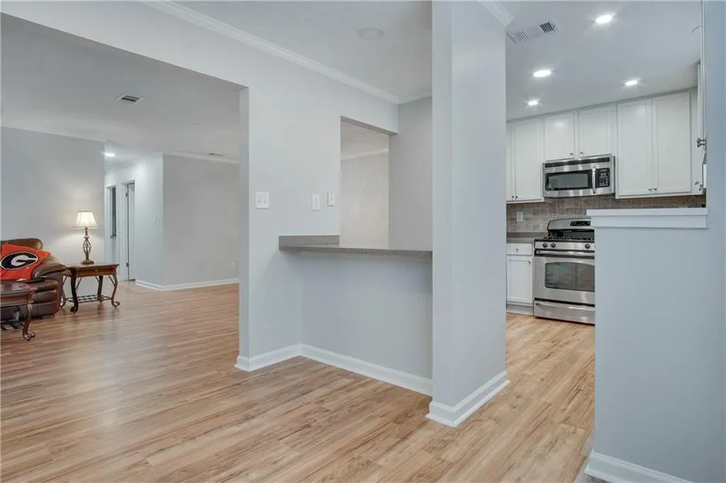 6806 Glenridge Drive Unit A, Sandy Springs, Georgia 30328, 2 Bedrooms Bedrooms, ,2 BathroomsBathrooms,Residential,Sold,6806 Glenridge Drive Unit A,6683433
