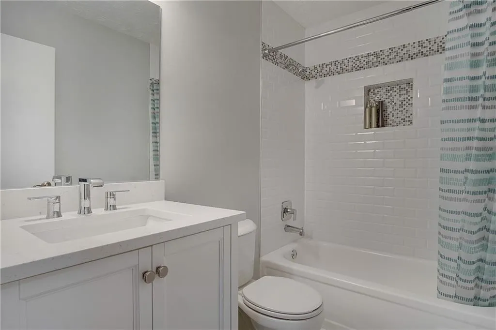 6806 Glenridge Drive Unit A, Sandy Springs, Georgia 30328, 2 Bedrooms Bedrooms, ,2 BathroomsBathrooms,Residential,Sold,6806 Glenridge Drive Unit A,6683433