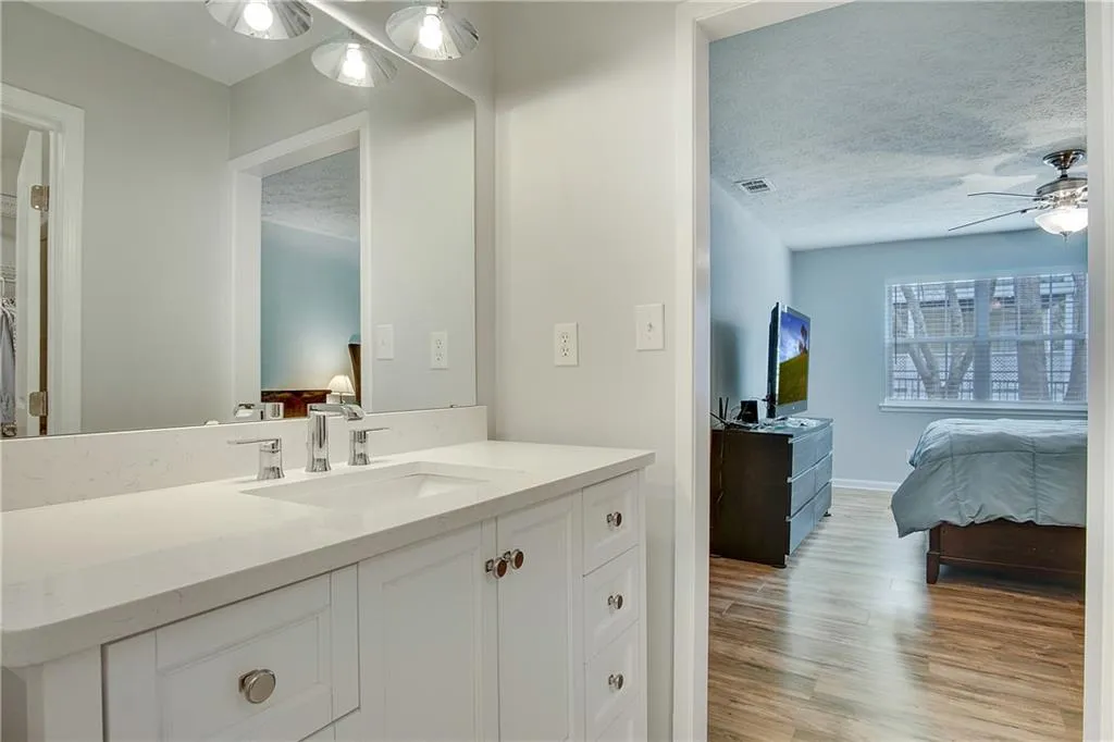 6806 Glenridge Drive Unit A, Sandy Springs, Georgia 30328, 2 Bedrooms Bedrooms, ,2 BathroomsBathrooms,Residential,Sold,6806 Glenridge Drive Unit A,6683433