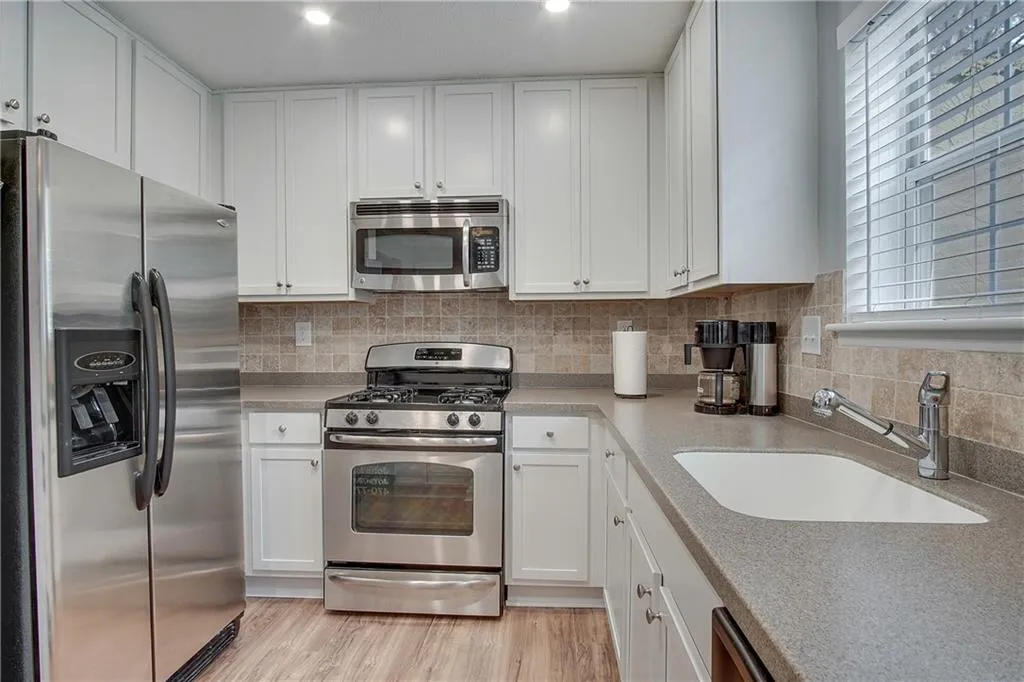 6806 Glenridge Drive Unit A, Sandy Springs, Georgia 30328, 2 Bedrooms Bedrooms, ,2 BathroomsBathrooms,Residential,Sold,6806 Glenridge Drive Unit A,6683433