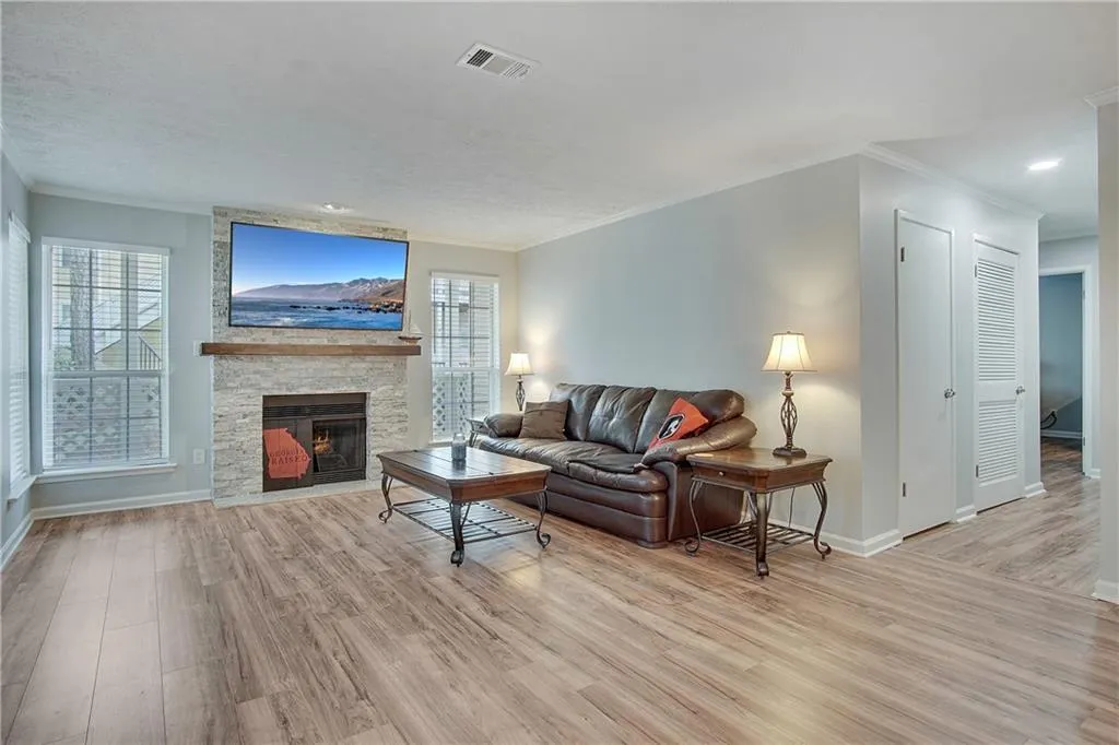 6806 Glenridge Drive Unit A, Sandy Springs, Georgia 30328, 2 Bedrooms Bedrooms, ,2 BathroomsBathrooms,Residential,Sold,6806 Glenridge Drive Unit A,6683433