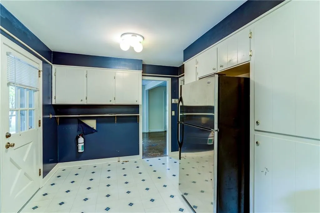 285 Green Hill Road, Sandy Springs, Georgia 30342, 3 Bedrooms Bedrooms, ,2 BathroomsBathrooms,Residential,Sold,285 Green Hill Road,5825630
