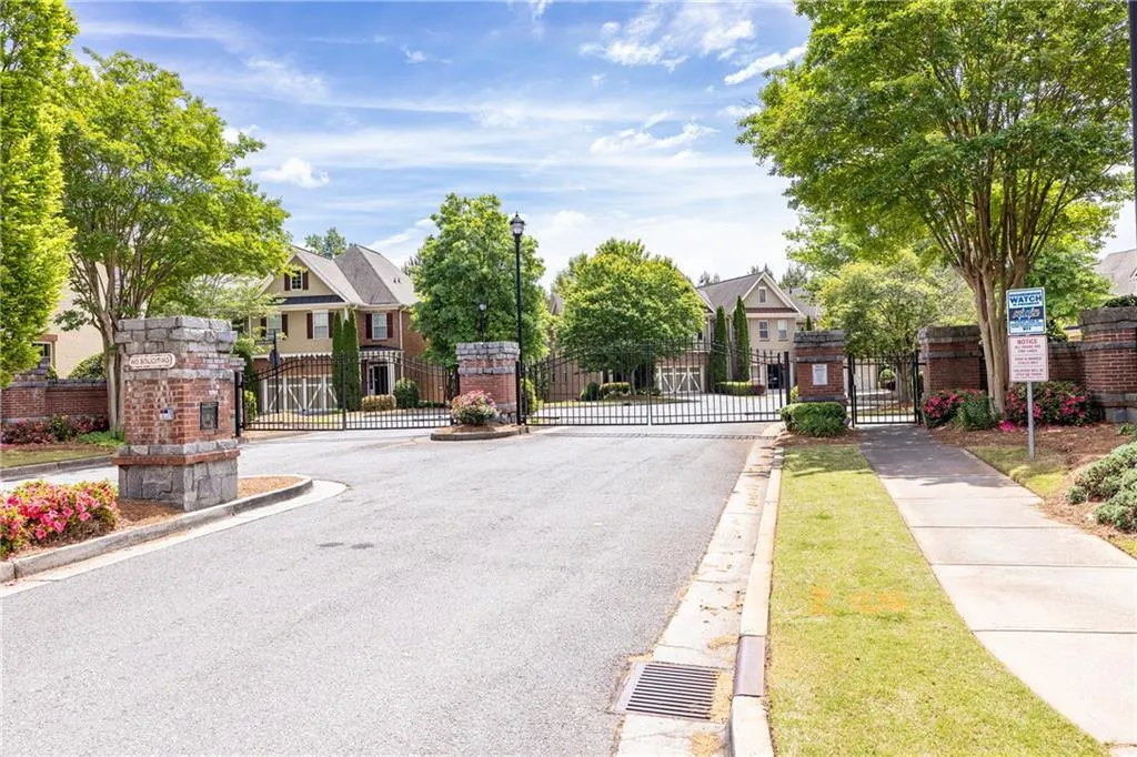7595 Stoneridge Drive, Atlanta, Georgia 30328, 3 Bedrooms Bedrooms, ,2 BathroomsBathrooms,Residential,For Sale,7595 Stoneridge Drive,7763192