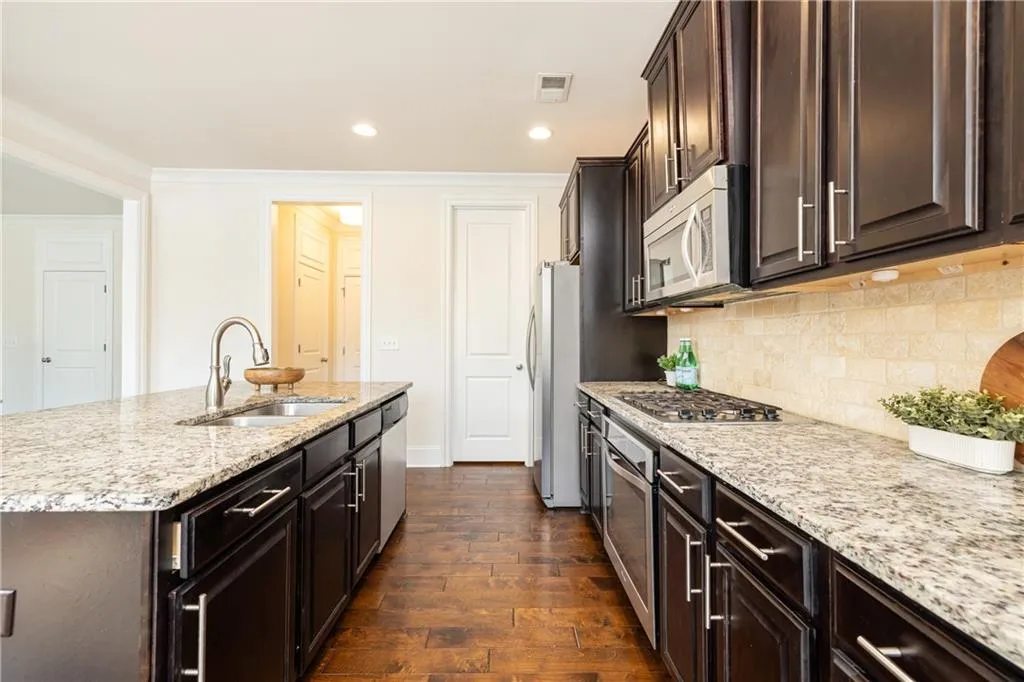 7595 Stoneridge Drive, Atlanta, Georgia 30328, 3 Bedrooms Bedrooms, ,2 BathroomsBathrooms,Residential,For Sale,7595 Stoneridge Drive,7763192