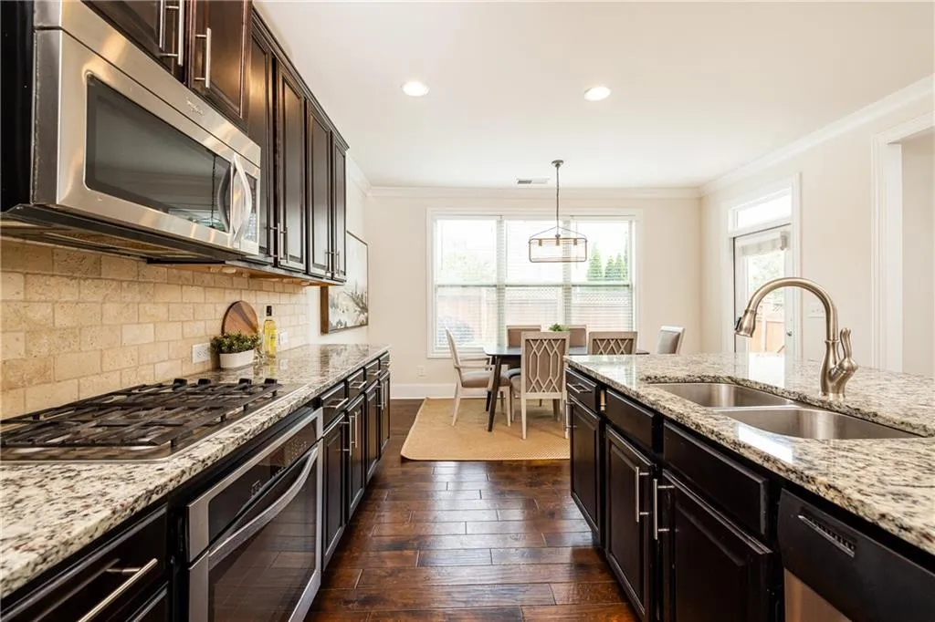 7595 Stoneridge Drive, Atlanta, Georgia 30328, 3 Bedrooms Bedrooms, ,2 BathroomsBathrooms,Residential,For Sale,7595 Stoneridge Drive,7763192