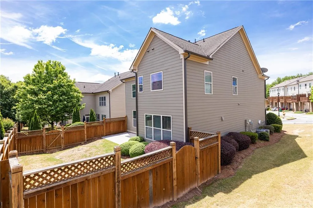 7595 Stoneridge Drive, Atlanta, Georgia 30328, 3 Bedrooms Bedrooms, ,2 BathroomsBathrooms,Residential,For Sale,7595 Stoneridge Drive,7763192