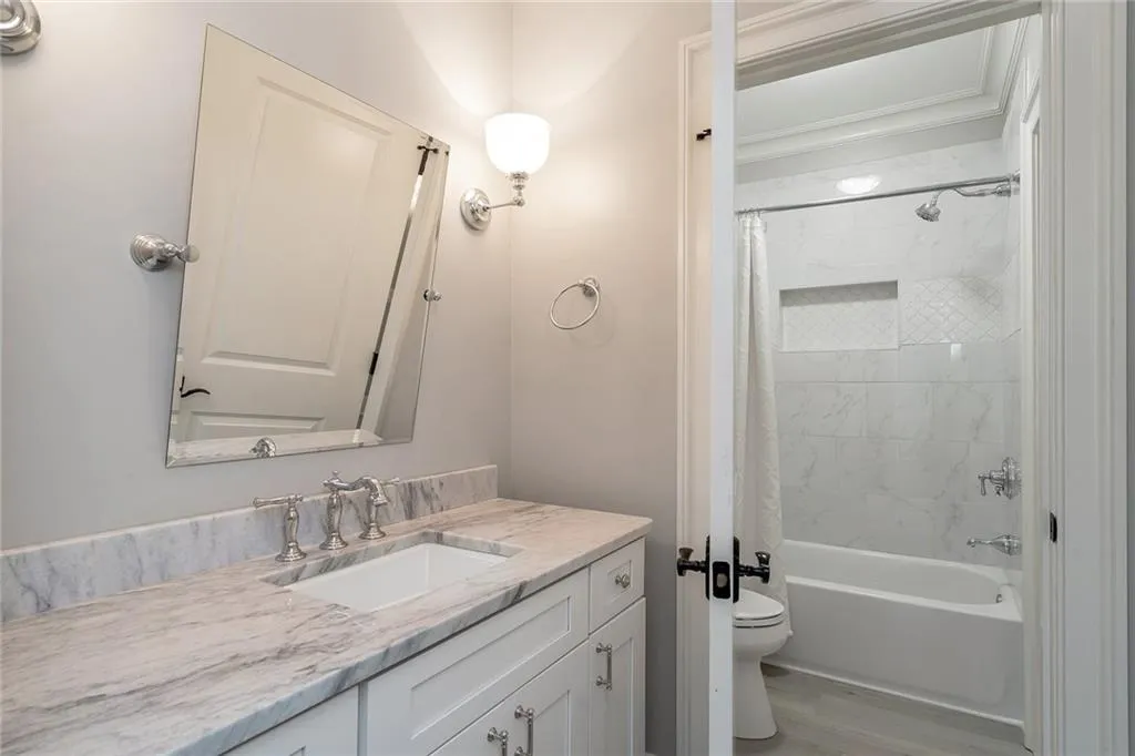 1085 Kingston Drive, Atlanta, Georgia 30342, 6 Bedrooms Bedrooms, ,6 BathroomsBathrooms,Residential,Sold,1085 Kingston Drive,6584851
