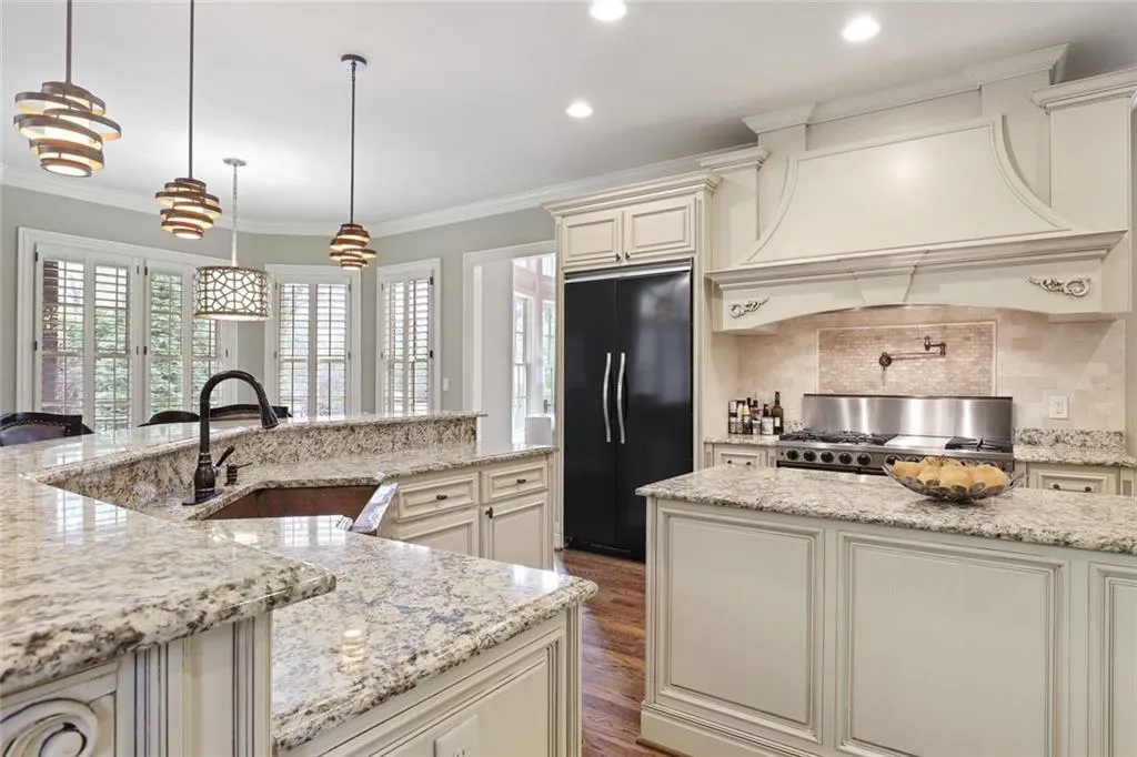 6175 Aberdeen Drive, Sandy Springs, Georgia 30328, 6 Bedrooms Bedrooms, ,6 BathroomsBathrooms,Residential,Sold,6175 Aberdeen Drive,7057900