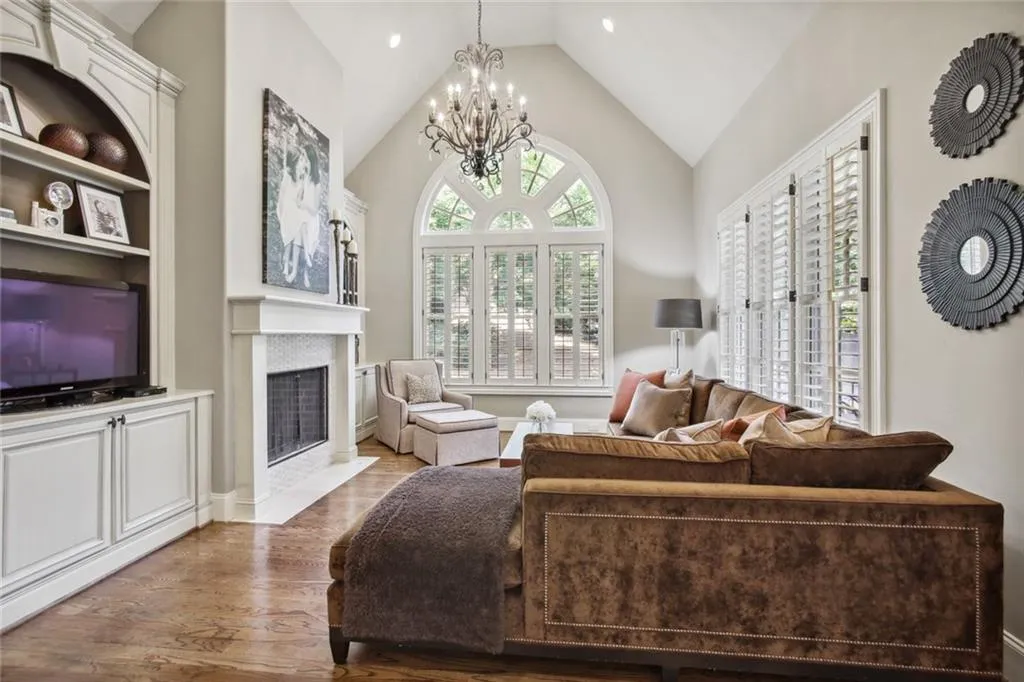 6175 Aberdeen Drive, Sandy Springs, Georgia 30328, 6 Bedrooms Bedrooms, ,6 BathroomsBathrooms,Residential,Sold,6175 Aberdeen Drive,7057900