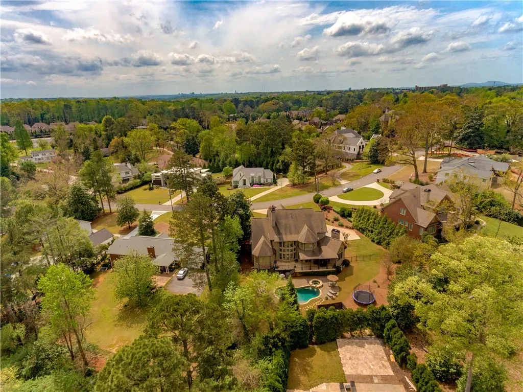 6175 Aberdeen Drive, Sandy Springs, Georgia 30328, 6 Bedrooms Bedrooms, ,6 BathroomsBathrooms,Residential,Sold,6175 Aberdeen Drive,7057900