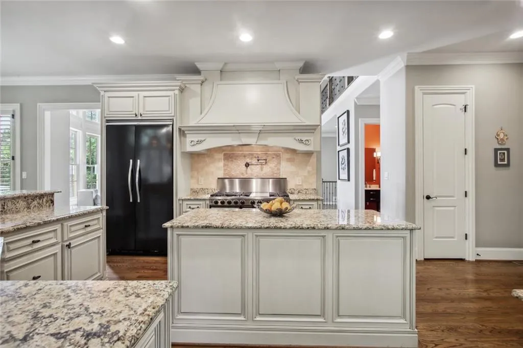 6175 Aberdeen Drive, Sandy Springs, Georgia 30328, 6 Bedrooms Bedrooms, ,6 BathroomsBathrooms,Residential,Sold,6175 Aberdeen Drive,7057900