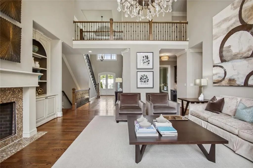 6175 Aberdeen Drive, Sandy Springs, Georgia 30328, 6 Bedrooms Bedrooms, ,6 BathroomsBathrooms,Residential,Sold,6175 Aberdeen Drive,7057900