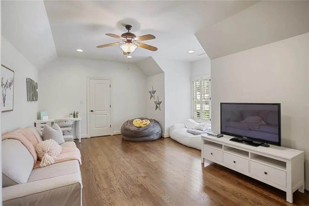 6175 Aberdeen Drive, Sandy Springs, Georgia 30328, 6 Bedrooms Bedrooms, ,6 BathroomsBathrooms,Residential,Sold,6175 Aberdeen Drive,7057900