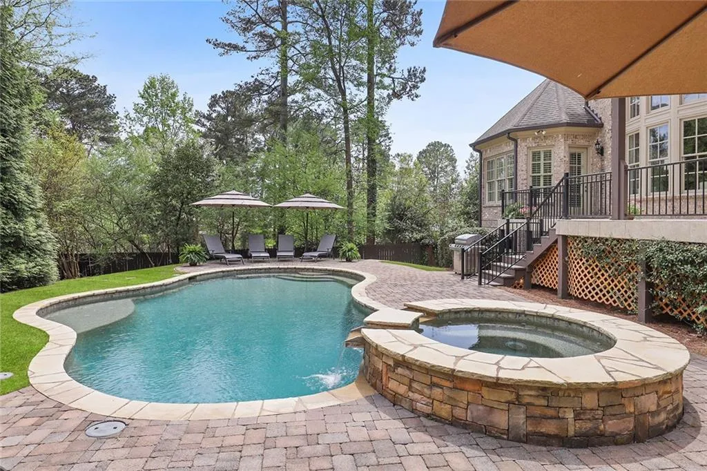 6175 Aberdeen Drive, Sandy Springs, Georgia 30328, 6 Bedrooms Bedrooms, ,6 BathroomsBathrooms,Residential,Sold,6175 Aberdeen Drive,7057900