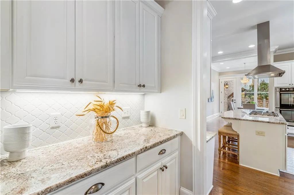 75 Spruell Springs Road, Atlanta, Georgia 30342, 5 Bedrooms Bedrooms, ,4 BathroomsBathrooms,Residential,Sold,75 Spruell Springs Road,6985962