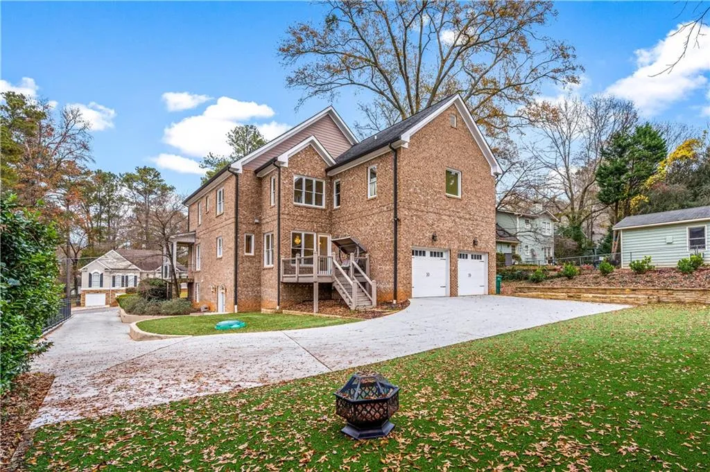 75 Spruell Springs Road, Atlanta, Georgia 30342, 5 Bedrooms Bedrooms, ,4 BathroomsBathrooms,Residential,Sold,75 Spruell Springs Road,6985962