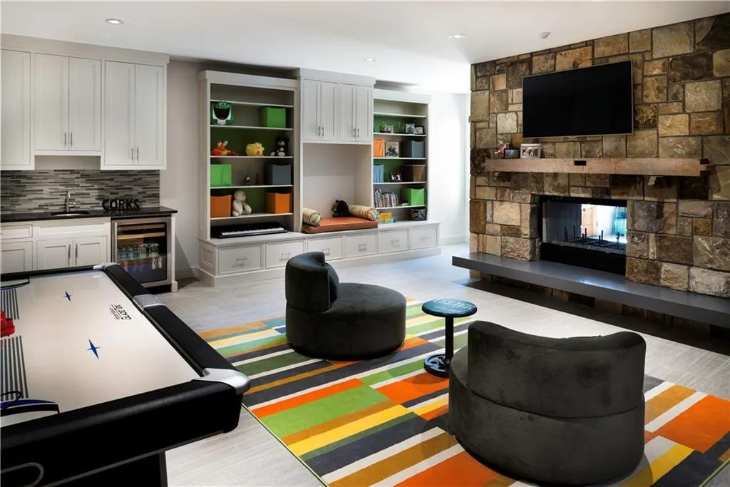 4775 Chatworth Court, Atlanta, Georgia 30342, 5 Bedrooms Bedrooms, ,4 BathroomsBathrooms,Residential,Sold,4775 Chatworth Court,5734457