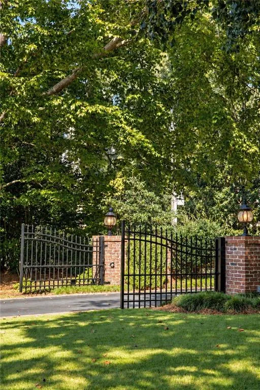 134 Blackland Road Nw, Atlanta, Georgia 30342, 6 Bedrooms Bedrooms, 0 ,6 BathroomsBathrooms,Residential,For Sale,134 Blackland Road Nw,7841038