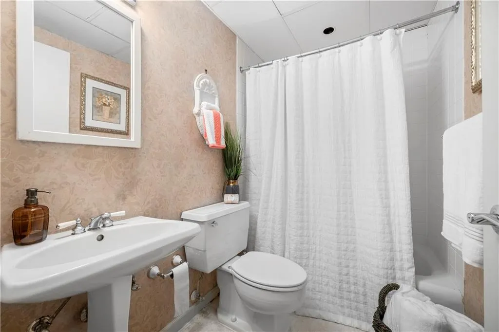 145 15th Street Ne Unit 413, Atlanta, Georgia 30309, 2 Bedrooms Bedrooms, ,2 BathroomsBathrooms,Residential,For Sale,145 15th Street Ne Unit 413,7626237