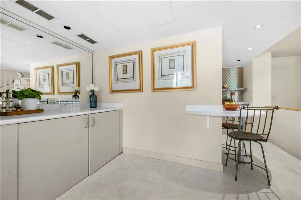 145 15th Street Ne Unit 413, Atlanta, Georgia 30309, 2 Bedrooms Bedrooms, ,2 BathroomsBathrooms,Residential,For Sale,145 15th Street Ne Unit 413,7626237