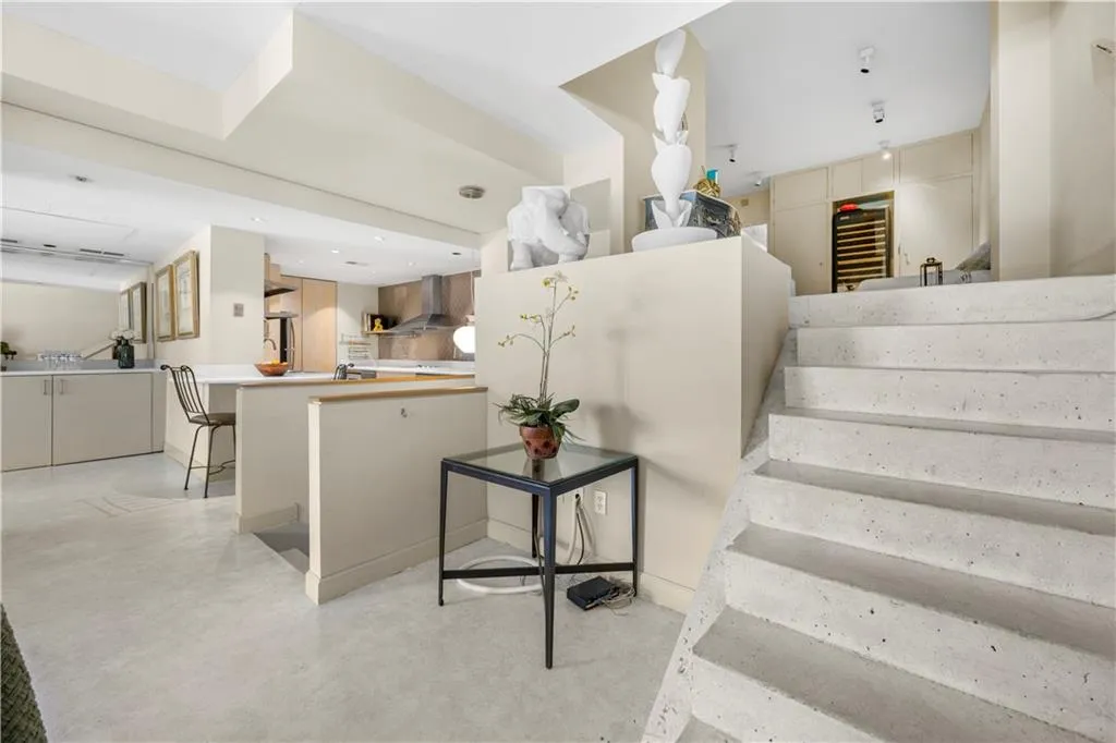 145 15th Street Ne Unit 413, Atlanta, Georgia 30309, 2 Bedrooms Bedrooms, ,2 BathroomsBathrooms,Residential,For Sale,145 15th Street Ne Unit 413,7626237