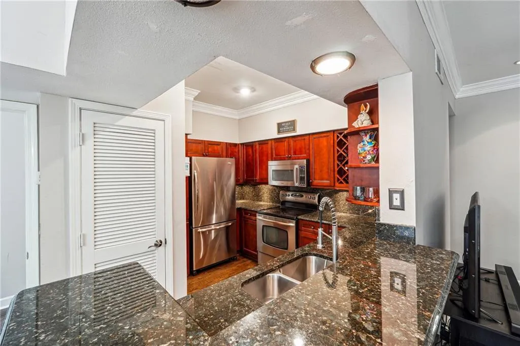 3777 Peachtree Road Ne Unit 911, Atlanta, Georgia 30319, 2 Bedrooms Bedrooms, ,1 BathroomBathrooms,Residential,For Sale,3777 Peachtree Road Ne Unit 911,7527526