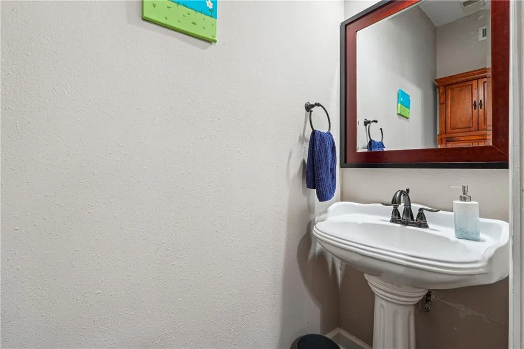 3777 Peachtree Road Ne Unit 911, Atlanta, Georgia 30319, 2 Bedrooms Bedrooms, ,1 BathroomBathrooms,Residential,For Sale,3777 Peachtree Road Ne Unit 911,7527526