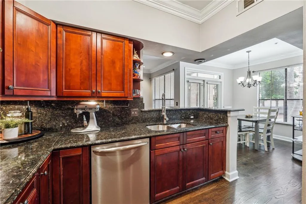 3777 Peachtree Road Ne Unit 911, Atlanta, Georgia 30319, 2 Bedrooms Bedrooms, ,1 BathroomBathrooms,Residential,For Sale,3777 Peachtree Road Ne Unit 911,7527526