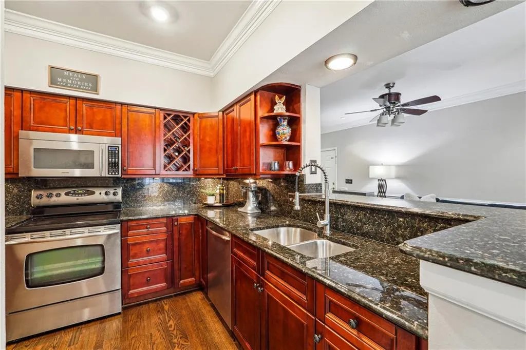 3777 Peachtree Road Ne Unit 911, Atlanta, Georgia 30319, 2 Bedrooms Bedrooms, ,1 BathroomBathrooms,Residential,For Sale,3777 Peachtree Road Ne Unit 911,7527526