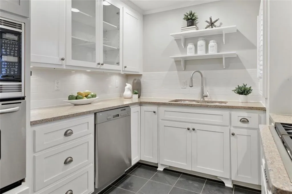 330 Francyne Court, Atlanta, Georgia 30328, 2 Bedrooms Bedrooms, ,2 BathroomsBathrooms,Residential,Sold,330 Francyne Court,6820240