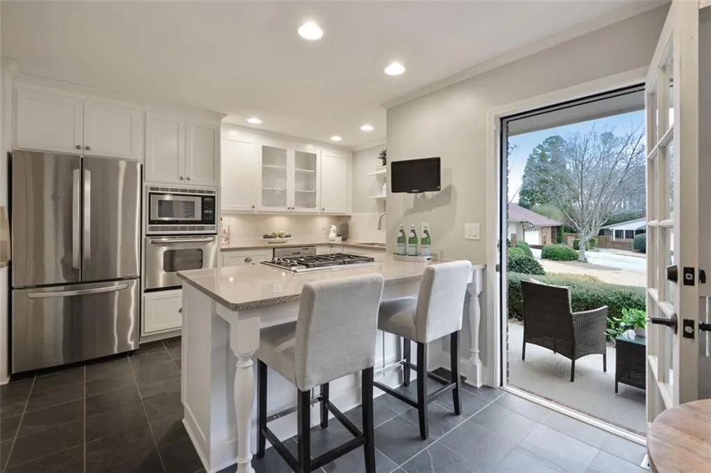 330 Francyne Court, Atlanta, Georgia 30328, 2 Bedrooms Bedrooms, ,2 BathroomsBathrooms,Residential,Sold,330 Francyne Court,6820240