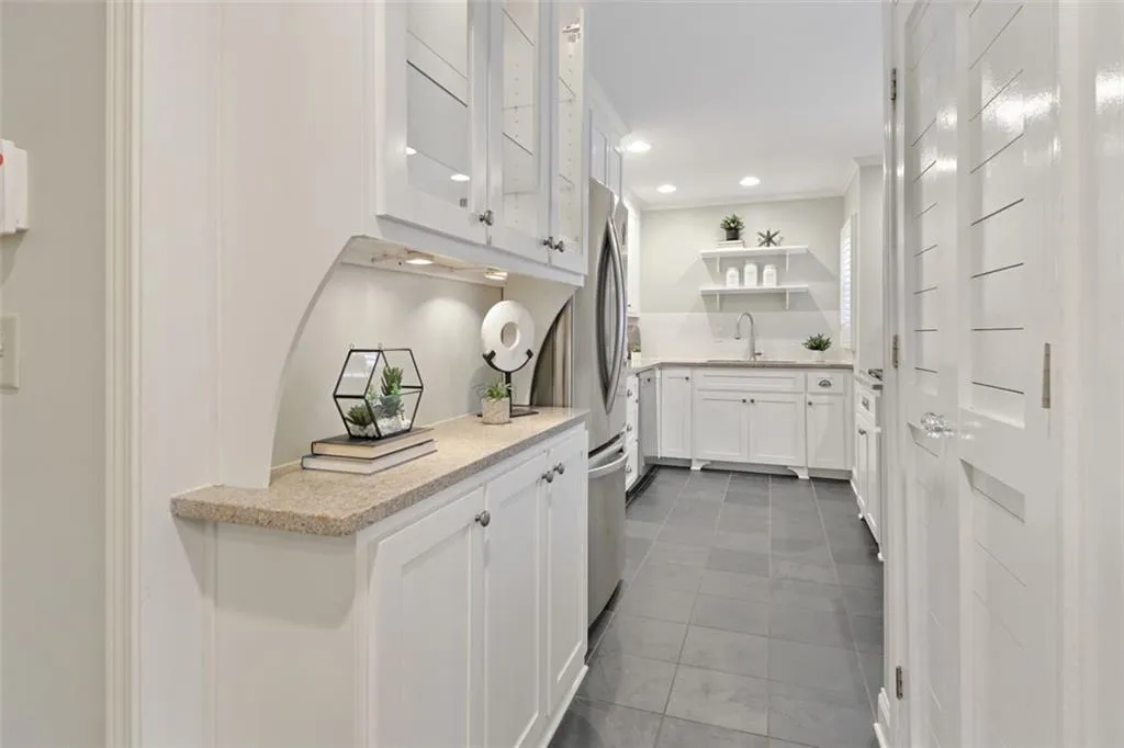 330 Francyne Court, Atlanta, Georgia 30328, 2 Bedrooms Bedrooms, ,2 BathroomsBathrooms,Residential,Sold,330 Francyne Court,6820240