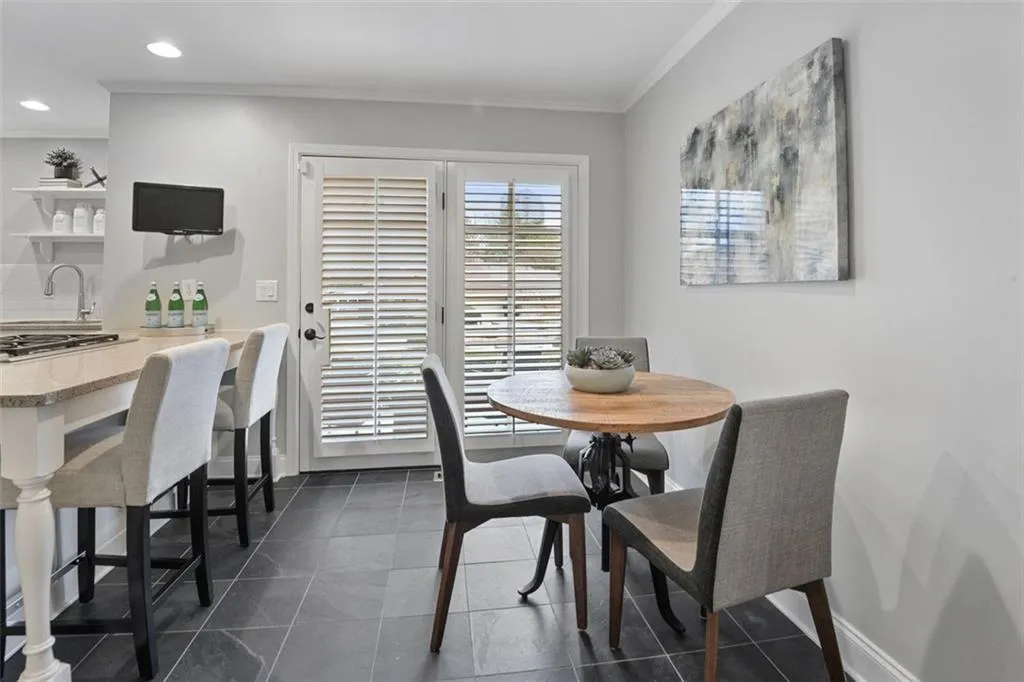 330 Francyne Court, Atlanta, Georgia 30328, 2 Bedrooms Bedrooms, ,2 BathroomsBathrooms,Residential,Sold,330 Francyne Court,6820240