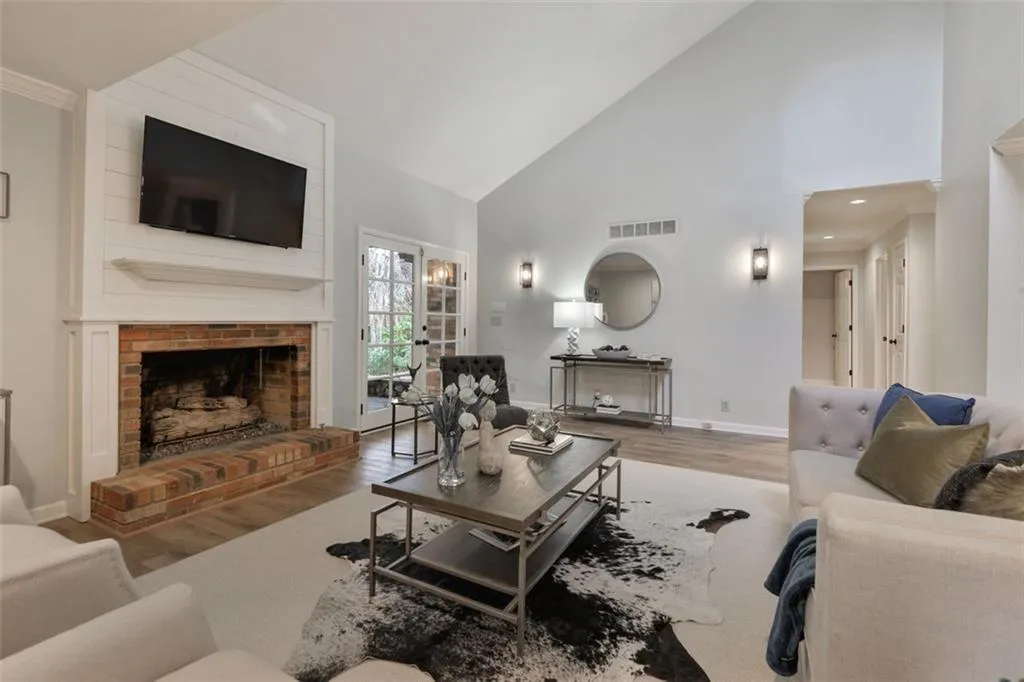 330 Francyne Court, Atlanta, Georgia 30328, 2 Bedrooms Bedrooms, ,2 BathroomsBathrooms,Residential,Sold,330 Francyne Court,6820240